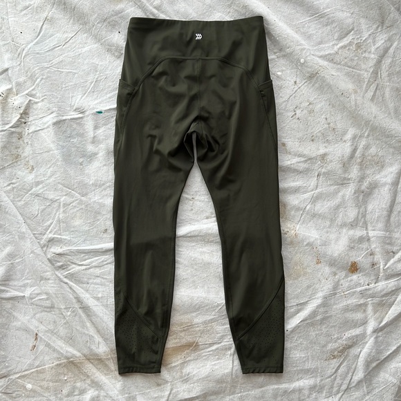 Like new Womens all in motion leggings. Medium - Picture 6 of 6